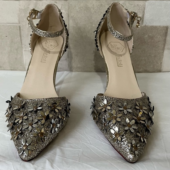 Imported heels with 3D flowers ~ NEW & UNUSED - Picture 2 of 9